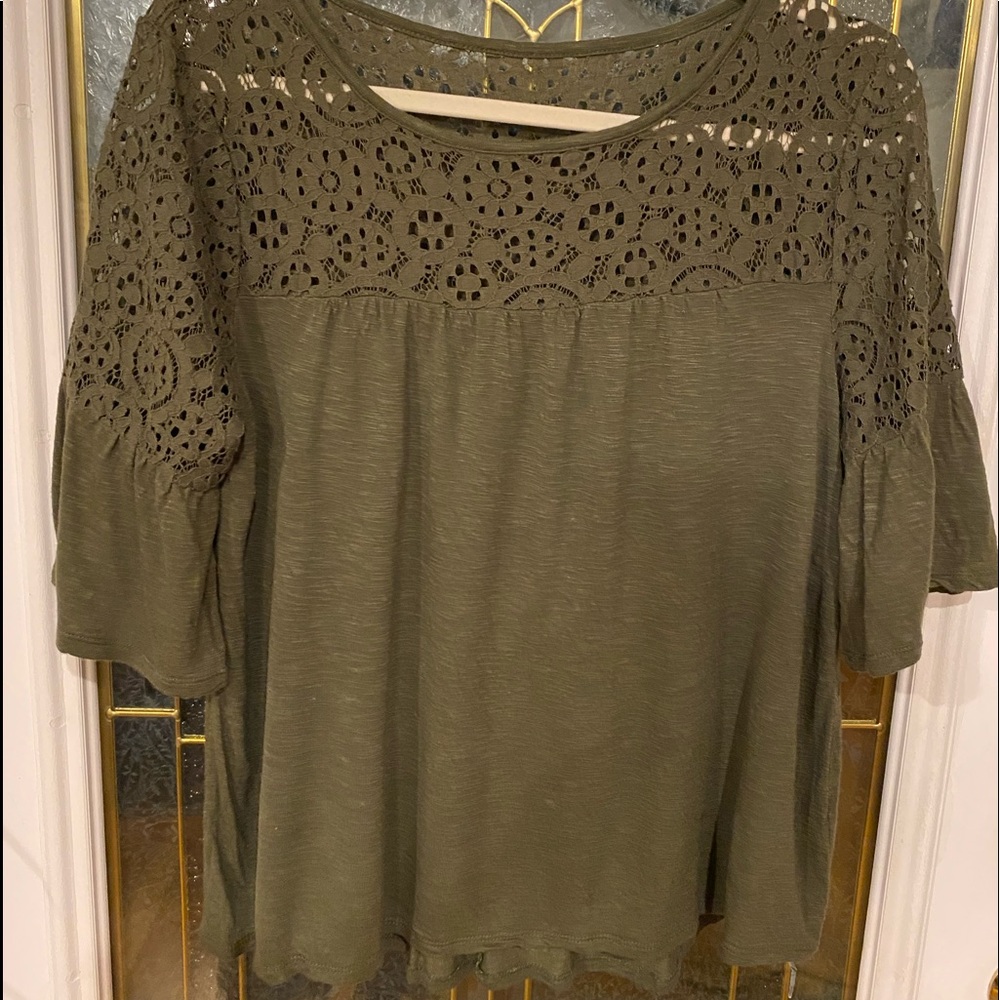 Olive colored lace top blouse with flouncy sleeves. Size Medium.